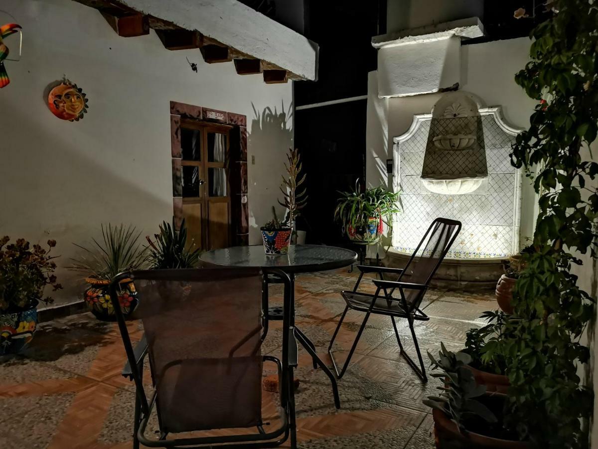 Хостел La Casa Del Abuelo Альенде Экстерьер фото